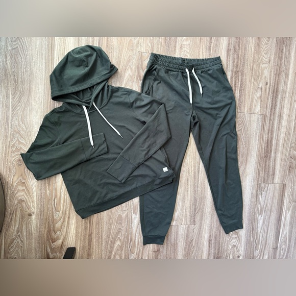 Vuori Pants - Vuori halo performance aspen green jogger hoodie long sleeve set